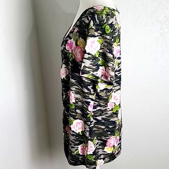 Bae City Green & Black Camouflage Top, Pink Roses, Ruching Down Front, Sz 1X - Picture 6 of 8